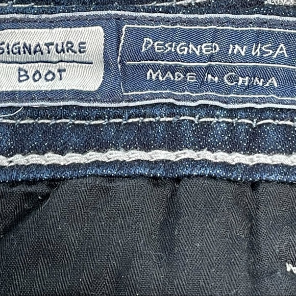 Miss Me Size 27 dark wash jeans signature boot, button flap pockets with designs - Picture 12 of 13